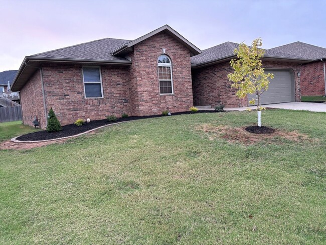 Foto del edificio - Bent Tree Subdivision! Willard Schools!