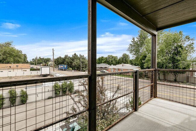 Building Photo - Urban 3 Story Custom Built Home _ Pet Frie...