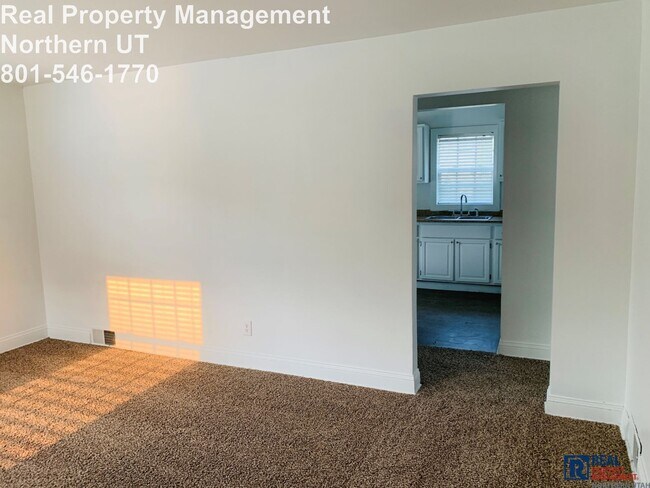Building Photo - 4 Bedroom 2 Bath Ogden Home Available Now!