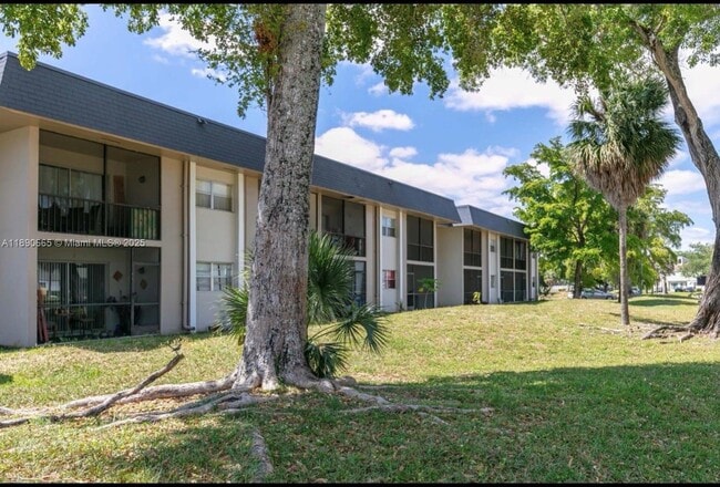 Building Photo - 8060 S Colony Cir