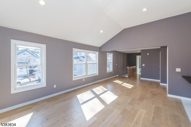 Building Photo - 17 Jersey St