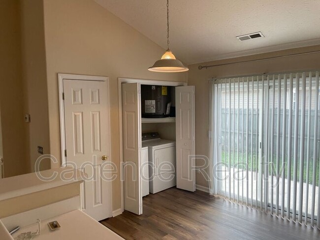 Building Photo - 5319 Sun Coast Dr