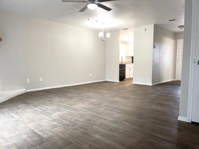 Foto del edificio - 3000 Webb Ave