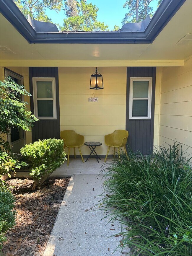 Building Photo - Gorgeous 2/1 located in the heart of Talla...