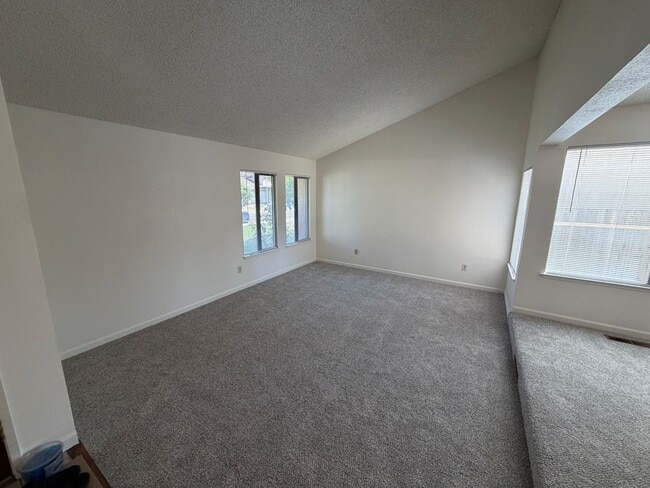 Photo - 872 Shellwood Way House