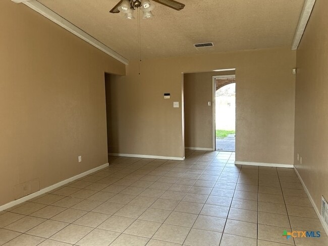 Foto del edificio - 2404 Carnation Dr