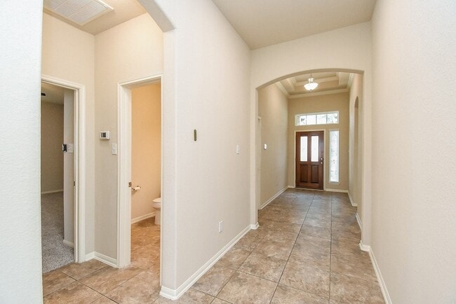 Foto del edificio - 4215 Mill Oak Dr