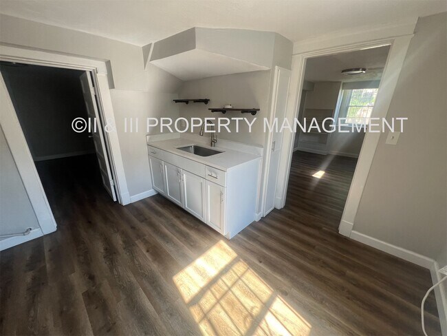 Foto del edificio - 215-217 W 37th St