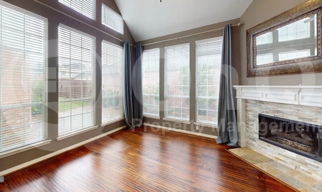 Building Photo - 3040 Sawtooth Dr