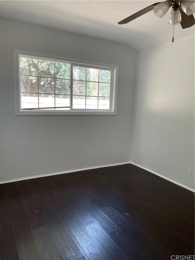 Building Photo - 25060 Newhall Ave