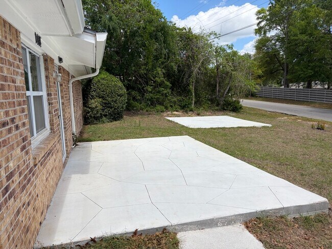 Building Photo - 1484 Van Delia Rd