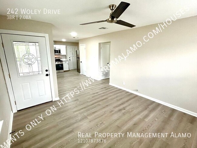 Building Photo - **APPLICATION RECEIVED** NEWLY RENOVATED! ...