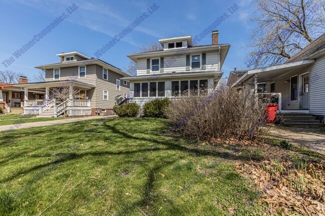 Building Photo - 3-Bedroom/1-Bathroom Home – Sublease Available September 1st 2026!