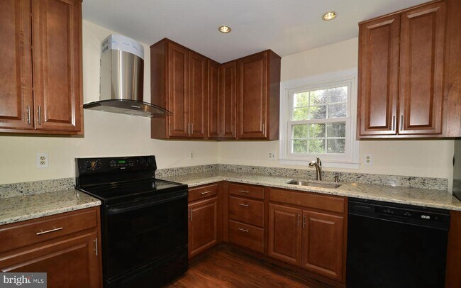 Building Photo - 8615 Dellway Ln