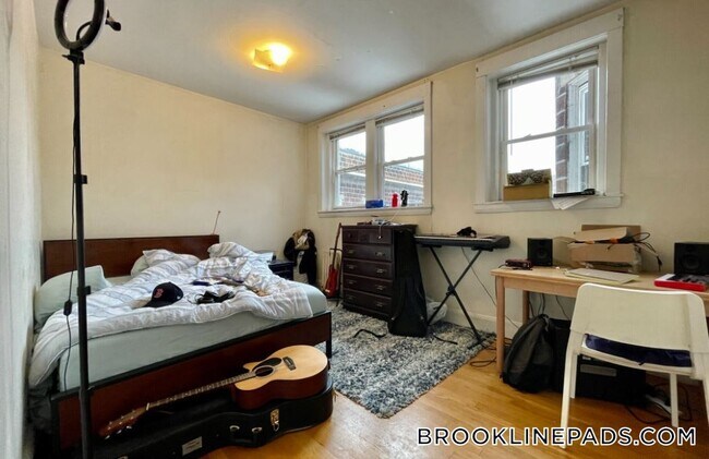 Building Photo - 62 Egmont St