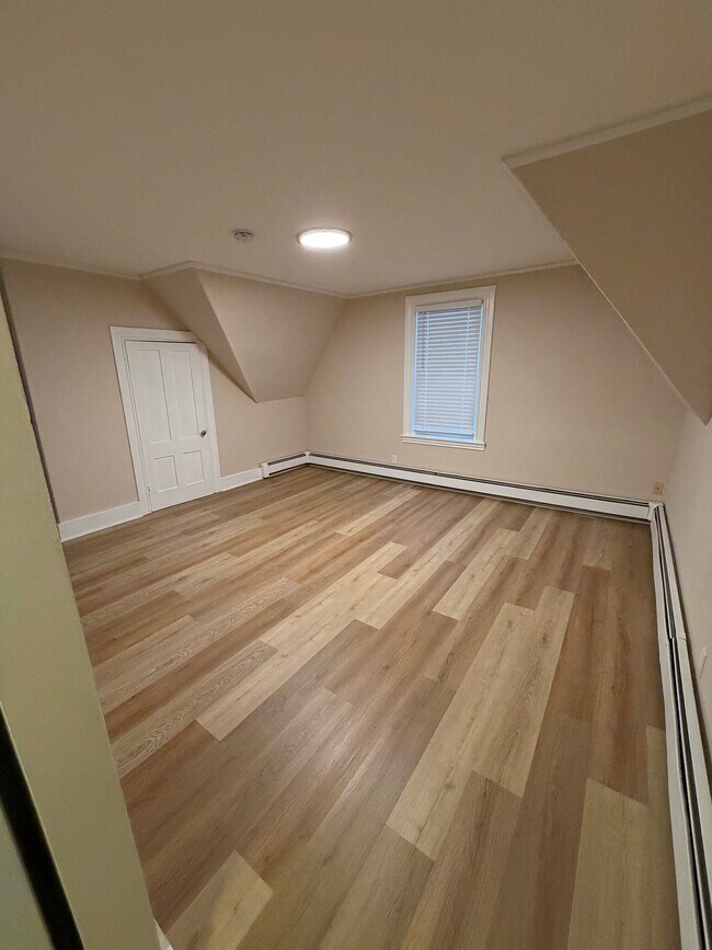 Building Photo - 24 Lee St