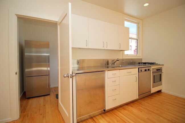 Building Photo - Oversized 2 Level 1 Bedroom Loft With Larg...