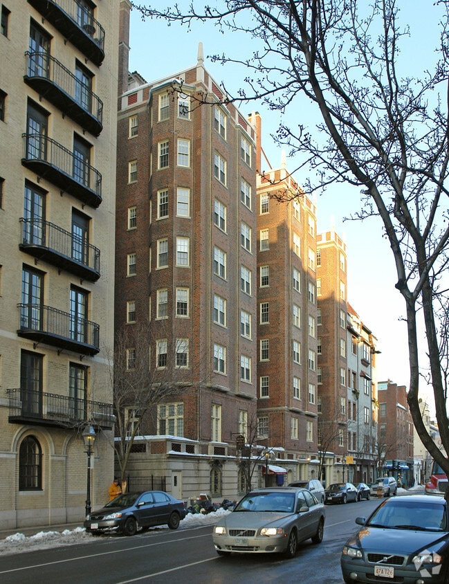 Building Photo - Lincolnshire Residences