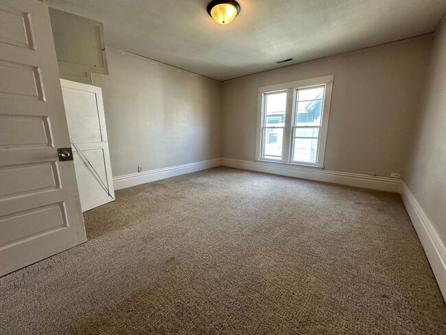 Building Photo - 1423 2nd Ave N