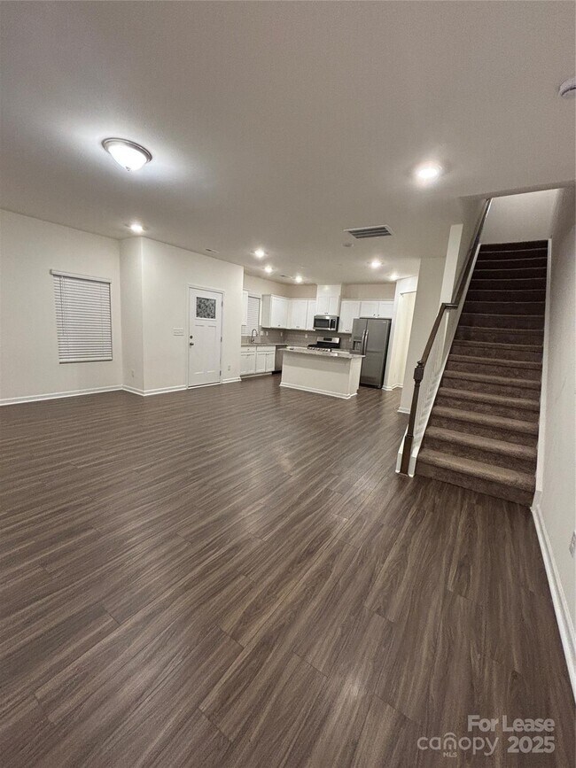 Foto del edificio - 6043 Rizer Dr
