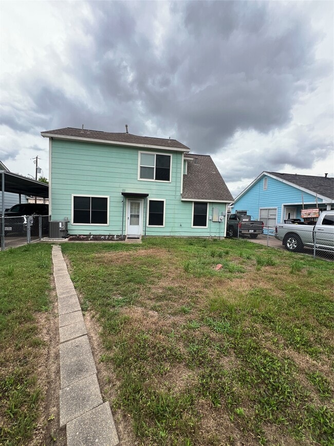 Building Photo - 4710 Salina St