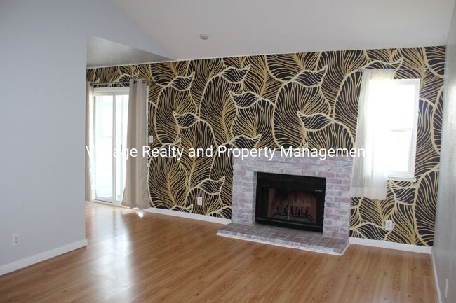 Building Photo - Ready To Go! Very Nice 2 bedroom Condo!!!