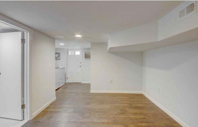 Building Photo - 205 Arundel Rd W