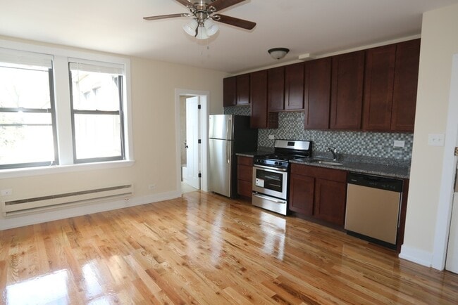 Building Photo - 858 W Diversey Pky