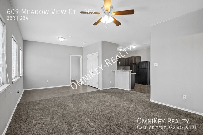 Foto del edificio - 609 Meadow View Ct