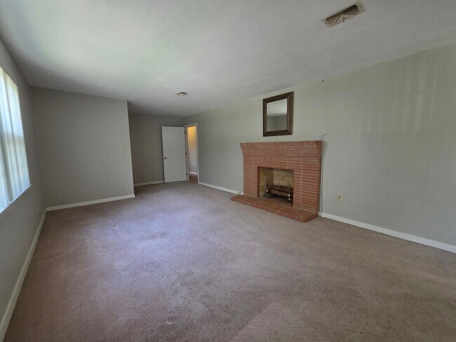 Foto del edificio - 4BR/2BA lake view home with covered back p...