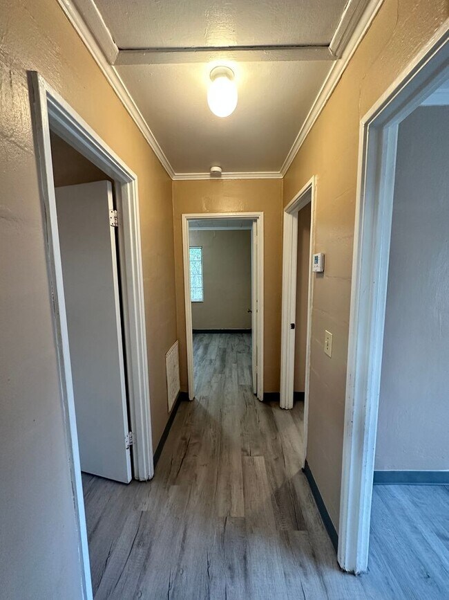 Foto del edificio - 2 Bedroom/1 Bath Duplex