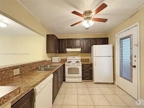 Building Photo - 410 NW 68th Ave
