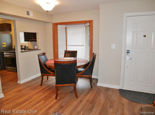 Foto del edificio - 2298 Browning St