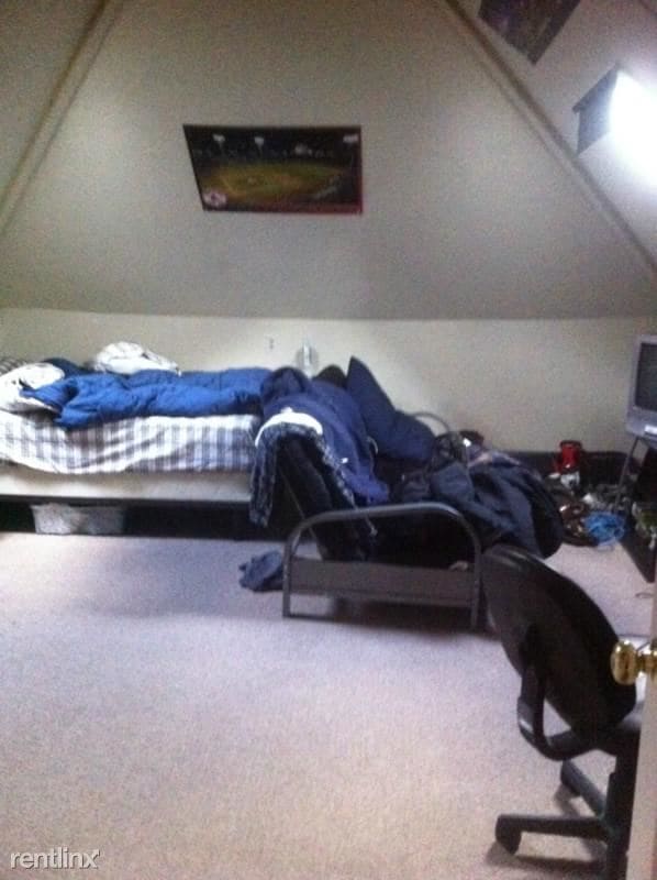 Building Photo - 60 Hillside St