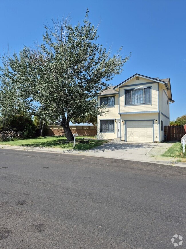 1060 Dolores Ln