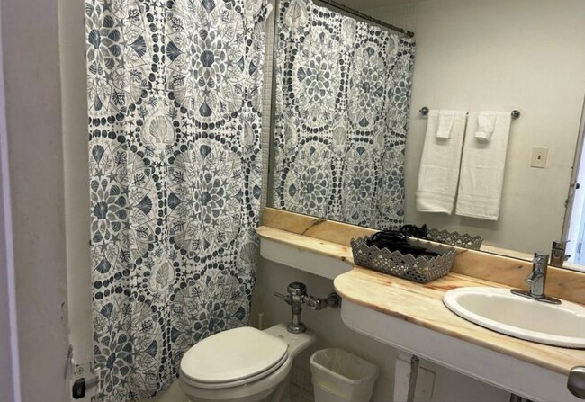 Foto del edificio - 5445 Collins Ave