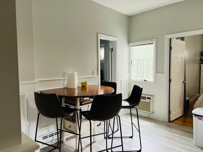 Foto del edificio - 372 Bunker Hill St