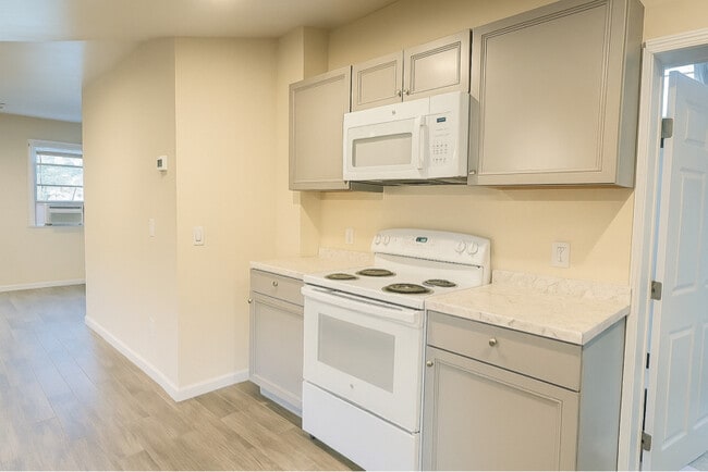 Building Photo - 11 Webster Ave