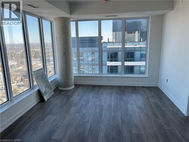 Photo du bâtiment - 15 Wellington St S