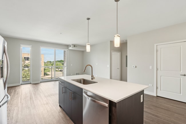 E1 - Woodview Apartments