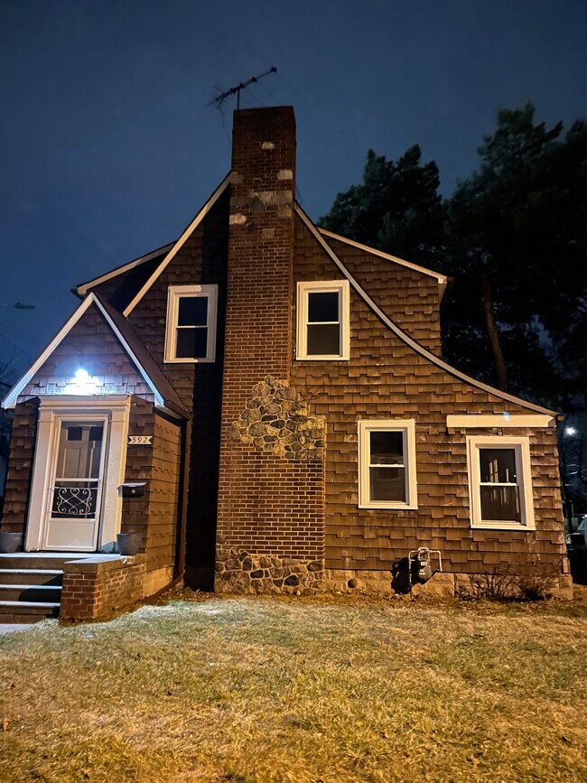 Foto del edificio - 592 E Montcalm St