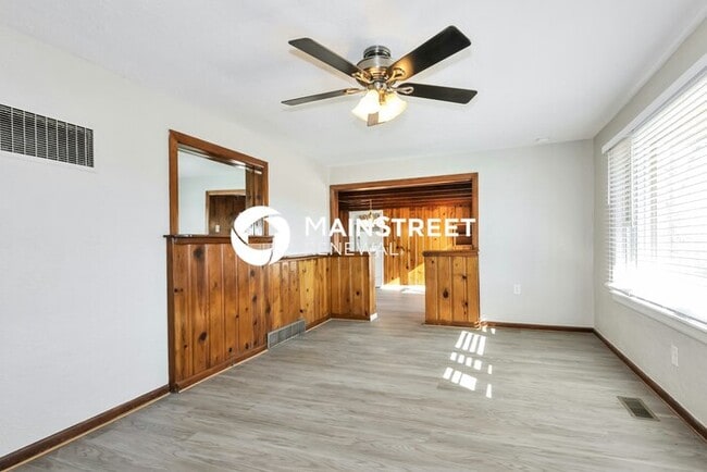 Building Photo - 3 Bedroom Pet-Friendly Home in Festus, MO with Main Street Renewal