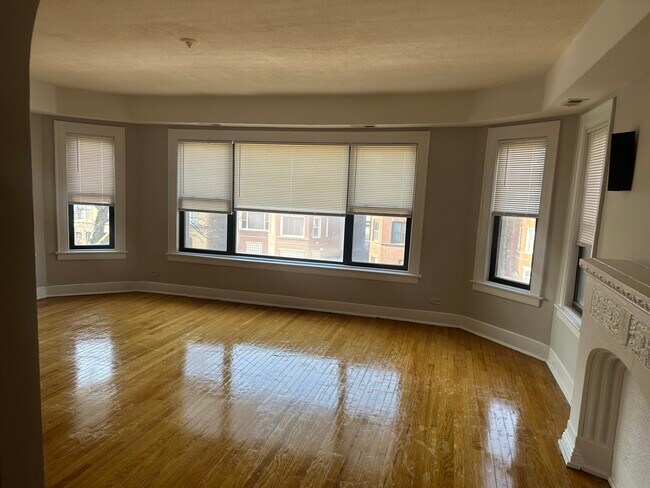 Sala de estar - 8009 S Phillips Ave