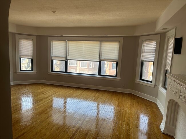 Livingroom - 8009 S Phillips Ave