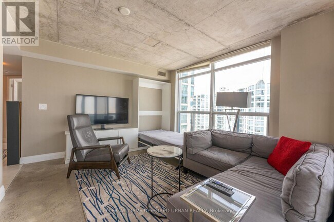 Photo du bâtiment - 340 Watson St W