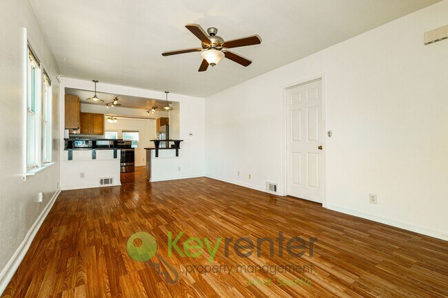 Foto del edificio - Spacious 4-Bedroom Seattle Home with Bonus...