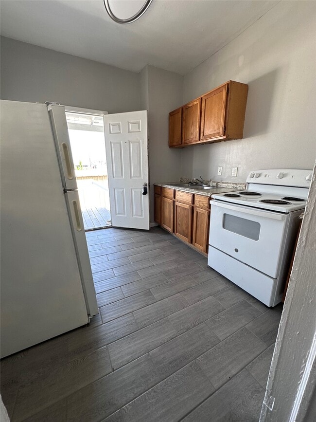 Building Photo - 910 37th St