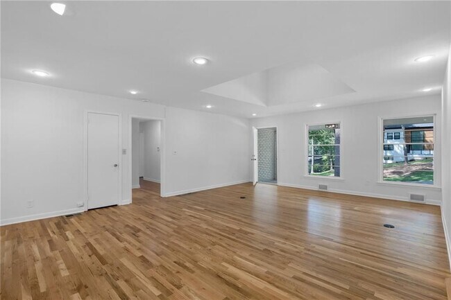 Foto del edificio - 2397 Sunset Dr NE