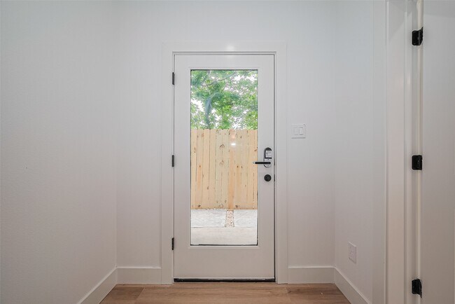 Building Photo - 6021 Maybell St