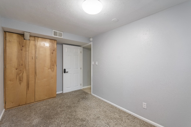 Foto del edificio - 8871 Rutgers St